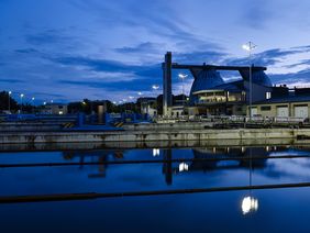 Die LED Lampen beleuchten das Klärwerk-Nord