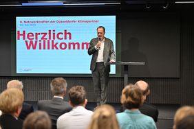 Oberbürgermeister Dr. Stephan Keller würdigte das Engagement der Unternehmen. © Landeshauptstadt Düsseldorf/Michael Lübke 