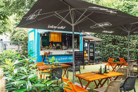 Die Produkte von Urban Nature werden am eigenen Foodtruck angeboten. © Urban Nature