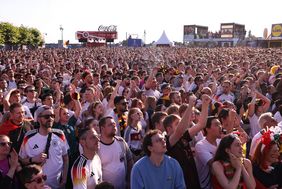 Impressionen aus der Fan Zone Burgplatz in Düsseldorf am Mittwoch, 19. Juni. Fotos David Young