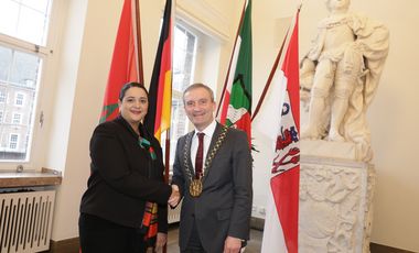 Oberbürgermeister Thomas Geisel empfing die neue Generalkonsulin des Königreichs Marokko, Lalla Loubna Ait-Bassidi, im Jan-Wellem-Saal des Rathauses. Foto: Ingo Lammert