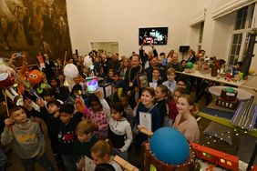 Im Rathaus wurden die schönsten Martinslaternen ausgezeichnet, Foto: Meyer.