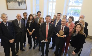 Oberbürgermeister Thomas Geisel hat eine Delegation der Deutsch-Griechischen Industrie- und Handelskammer Athen (AHK) im Rathaus empfangen. Foto: Wilfried Meyer