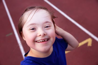 kleines Mädchen hat Spaß im Stadion, ©denys_kuvaiev, fotolia