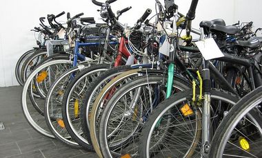 Rund 70 Damen-, Herren- und Kinderräder und ein Holland-Tandem werden am 24. April versteigert.