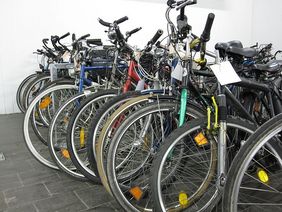 Rund 70 Damen-, Herren- und Kinderräder und ein Holland-Tandem werden am 24. April versteigert.