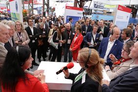 Panel Talk am Messestand mit Stadtplanungsdezernentin Cornelia Zuschke © Landeshauptstadt Düsseldorf/Ingo Lammert 