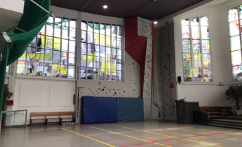 Mehrzweckhalle mit Kletter- und Kinderboulderwand © Andree, Kämpfer