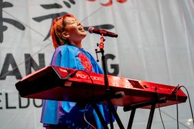 Am Abend wurde es dann noch einmal besonders spektakulär: Die J-Pop-Künstlerin NAKAMURA Kaho zog auf der Hauptbühne die Besuchernnen und Besucher in ihren musikalischen Bann.