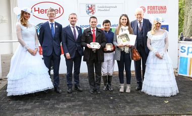 Preisverleihung des "70 Jahre Reading-Düsseldorf Jubiläumsrennen"