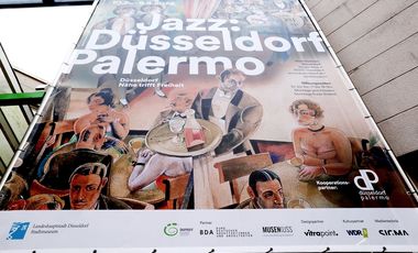 In diesem Jahr feiern Düsseldorf und Palermo zehn Jahre Städtepartnerschaft. Anlässlich dieses Jubiläums zeigt das Stadtmuseum Düsseldorf in Kooperation mit dem Verein Düsseldorf - Palermo e. V. ab Dienstag, 10. Februar 2026, eine Sonderausstellung, die den Jazz beider Städte feiert. ©Landeshauptstadt Düsseldorf/ David Young