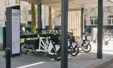 Der Lastenrad-Automat an der Mobilitätsstation Friedensplätzchen. Foto: Connected Mobility Düsseldorf 