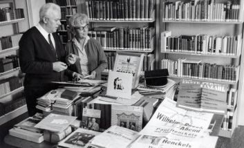 Übergabe des Nachlasses von Paul Henckels an das Dumont-Lindemann-Archiv, 1968.