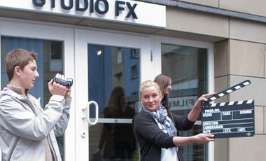 Jugendliche Teilnehmer beim Filmdreh-Workshop