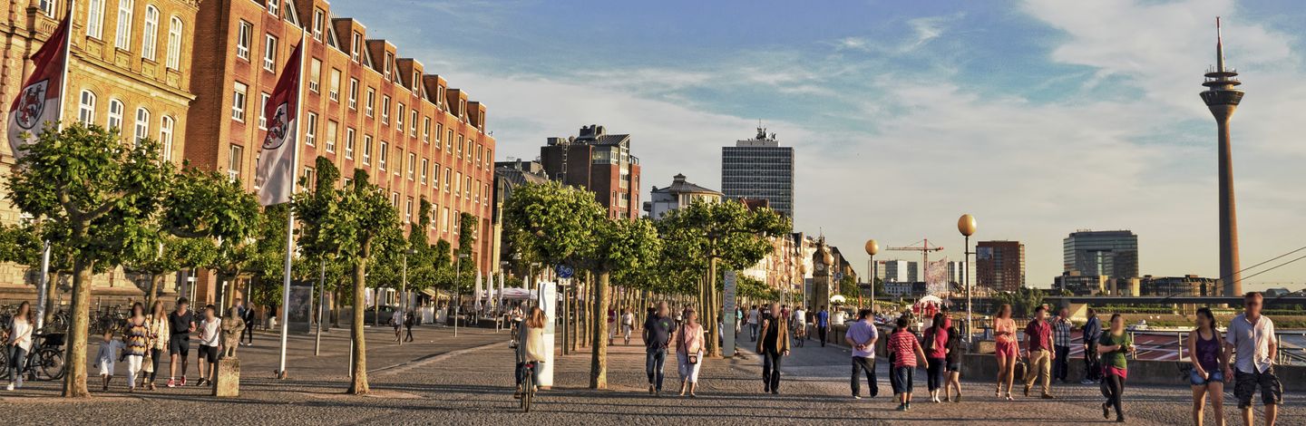 Rheinuferpromenade, fotolia©ArTo