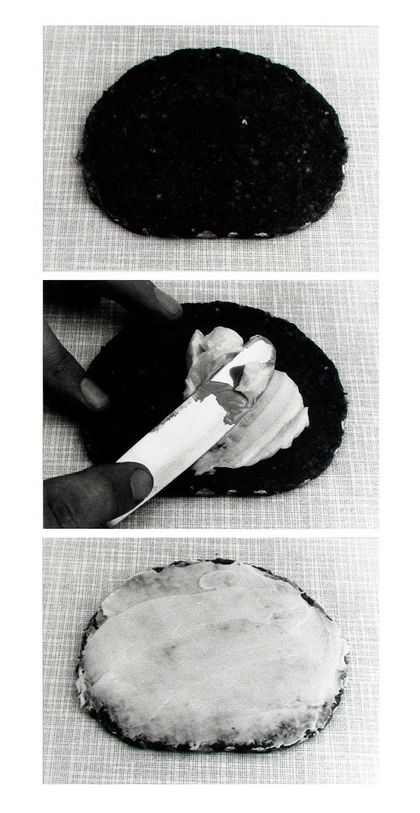 Helmut Schweizer, Handlungen Alltägliches, 1972-74 62 x 44,5 cm, 3 Fotografien auf Karton