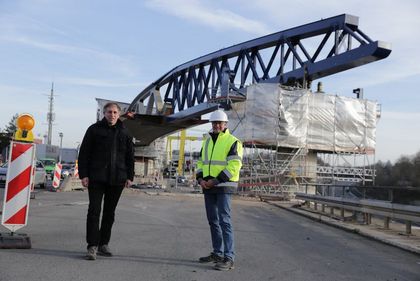 Stellten Einzelheiten zum Baufortschritt am 1. Bauabschnitt der Stadtbahnlinie U 81 vor: Mobilitätsdezernent Jochen Kral (li.) und Stephan Ueter, Technischer Projektleiter im Amt für Verkehrsmanagement