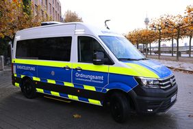 Der Einsatzleitwagen ist ein umgebauter Volkswagen Crafter und wird bei Großveranstaltungen, Notfällen und Sonderlagen, wie zum Beispiel Kampfmittelentschärfungen, eingesetzt. Foto: David Young