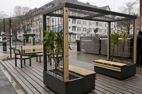 Sitzgelegenheiten laden an der neuen Mobilitätsstation zukünftig zum Verweilen ein. © Landeshauptstadt Düsseldorf/Ingo Lammert