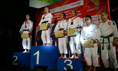 Die Düsseldorfer Judoka Katharina Mossmann, 3. von rechts.  Fotonachweis: Judoclub 71 