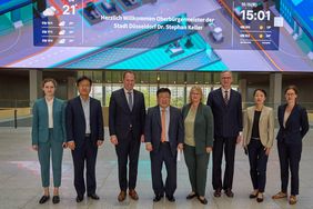 Delegation unter Leitung von OB Dr. Keller zu Gast bei OPPO in Chongqing 