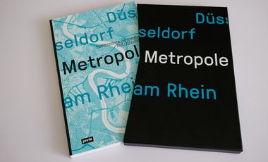 Das Buch "Düsseldorf. Metropole am Rhein" bildet die städtebauliche, architektonische und gesellschaftliche Entwicklung in Düsseldorf von 2015 bis 2025 ab © Landeshauptstadt Düsseldorf/Michael Gstettenbauer 