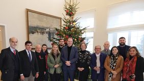 Die Delegation mit Bürgermeisterinnen und Bürgermeistern aus Brasilien mit OB Dr. Stephan Keller (Mitte) im Jan-Wellem-Saal des Rathauses, Foto: Meyer.