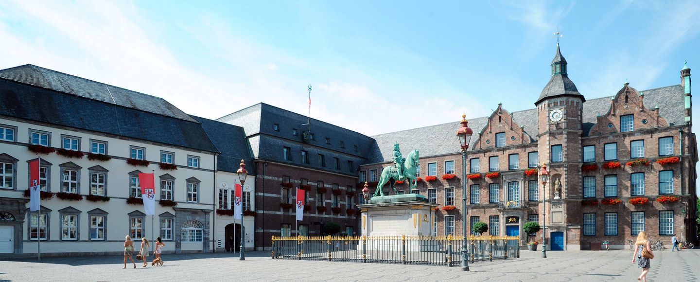 Marktplatz vor dem Rathaus