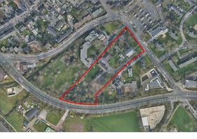 Ein Luftbild des Geländes an der Schloßallee in Düsseldorf Eller, der Umring zeigt das Plangebiet. Das Luftbild ist von der Stadt Düsseldorf.