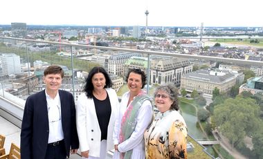 Gerhard G. Feldmeyer, Botschafter Master Foundation Berlin, Beigeordnete Cornelia Zuschke, Claudia Roggenkämper, Head of Architekture NRW, und Bauaufsichtsamtsleiterin Ulrike Lappeßen. Foto: Wilfried Meyer