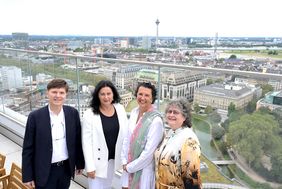 Gerhard G. Feldmeyer, Botschafter Master Foundation Berlin, Beigeordnete Cornelia Zuschke, Claudia Roggenkämper, Head of Architekture NRW, und Bauaufsichtsamtsleiterin Ulrike Lappeßen. Foto: Wilfried Meyer