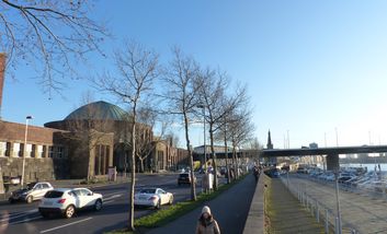 Foto vom gemeinsamen Geh- und Radweg am Joseph-Boys-Ufer vor dem Umbau