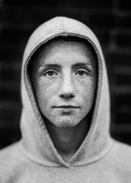 Toby Binder, Tiernan, aus der Serie Wee Muckers: Youth of Belfast, 2016, © Toby Binder, Courtesy Galerie Clara Maria Sels @ Galerie Clara Maria Sels