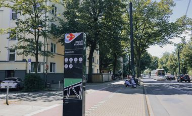 An der Engerstraße wird eine weitere Mobilitätsstation eröffnet. Es ist die zweite in Flingern und die 13. in der Stadt insgesamt © Connected Mobility Düsseldorf 