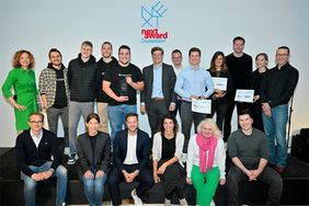 Wirtschaftsdezernent Christian Zaum mit den teilnehmenden Startups und der Jury des Next-Award 2023 © Landeshauptstadt Düsseldorf