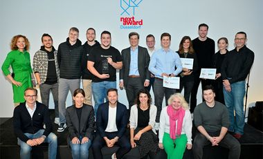 Wirtschaftsdezernent Christian Zaum mit den teilnehmenden Startups und der Jury des Next-Award 2023 © Landeshauptstadt Düsseldorf