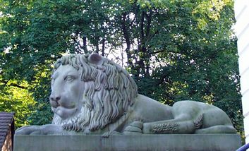 Löwe am Eingang zum Schloss