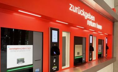 Foto der Rückgabeautomaten mit EC-Kassengeräten in der Zentralbibliothek im KAP1.