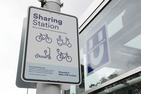 Rheinbahn und Connected Mobility Düsseldorf werden zukünftig stärker Synergien ermitteln und nutzen sowie gezielt gemeinsame Mobilitätslösungen umsetzen - sie haben jetzt einen Kooperationsvertrag geschlossen © Landeshauptstadt Düsseldorf, David Young 