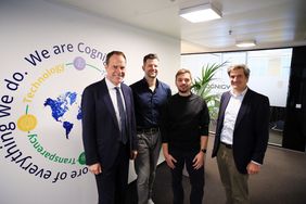 Besuch bei Cognigy (v.l.): OB Dr. Stephan Keller, Philipp Heltewig und Benjamin Mayr, Co-Founder Cognigy, und Wirtschaftsdezernent Christian Zaum © Landeshauptstadt Düsseldorf/Ingo Lammert