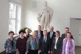 OB Geisel beim Empfang mit den Gästen der Moskauer Gewerkschaft Bildung und Wissenschaft - links neben ihm: Marina Iwanova (Vorsitzende) und Irina Levchenko (Bereichsleiterin Internationales), neben ihm rechts: Dorothea Schäfer (Vorsitzende der GEW NRW