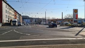 Foto von der kreuzung Auf´m Hennekamp/Kopernikusstraße/Himmelgeister Straße mit Linksabbieger i