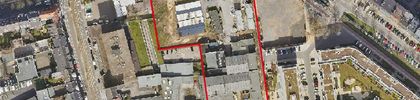 Ein Luftbild von dem Projekt "Südlich Auf'm Hennekamp", der rote Umring zeigt das Plangebiet. Das Luftbild ist von der Landeshauptstadt Düsseldorf.