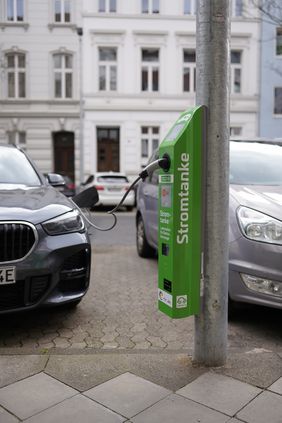 Eine der Stromtankstellen auf dem Fürstenwall © Stadtwerke Düsseldorf