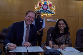 Unterzeichnung des Letter of Intent zur Verlängerung der Kooperation mit Dr. Manjula, Ministerin für Informationstechnologie Biotechnologie, Wissenschaft und Technik © LHD Düsseldorf 