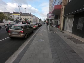 Fotos vom neuen Radweg entlang der Kölner Straße  am Worringer Platz