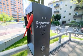 Foto von der neuen Reparaturstation für Fahrräder an der Mobilstation