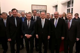 Gruppenbild beim Empfang des Präsidiums des Internationalen Judo-Verbandes im Jan-Wellem-Saal; Foto: Young