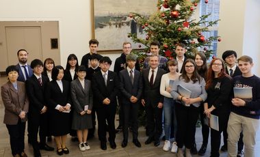 Oberbürgermeister Thomas Geisel empfing die japanischen Schüler sowie eine Delegation des Heinrich-Hertz-Berufskolleges im Jan-Wellem-Saal des Rathauses. Foto: Wilfried Meyer