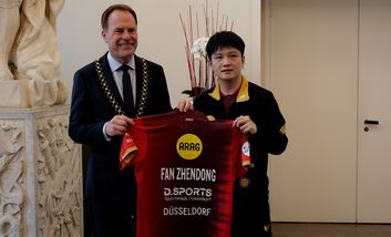 Tischtennis-Olympiasieger Fan Zhendong im Rathaus vorgestellt
